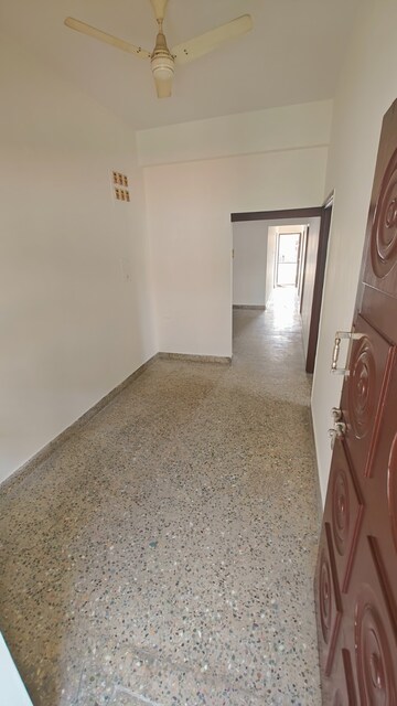 Room in 3 BHK Builder Floor at Kumara Park – for Rent