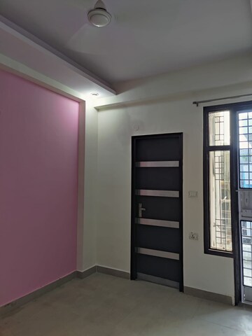Room in 2.5 BHK Apartment at KW Srishti, Raj Nagar Extension – for Rent