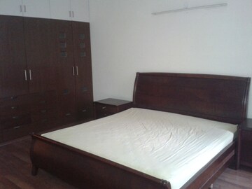 Bedroom in 4 BHK Apartment at DLF Westend Heights, Sector 53 – for Rent