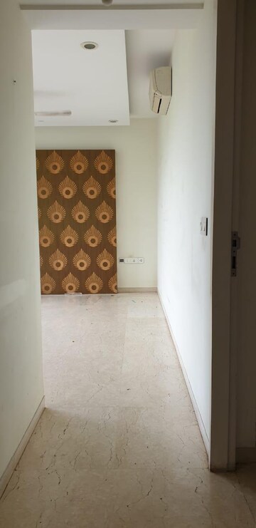 Room in 3 BHK Apartment at Lodha Fiorenza, Goregaon East – for Rent