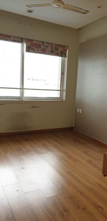 Room in 3 BHK Apartment at Lodha Fiorenza, Goregaon East – for Rent