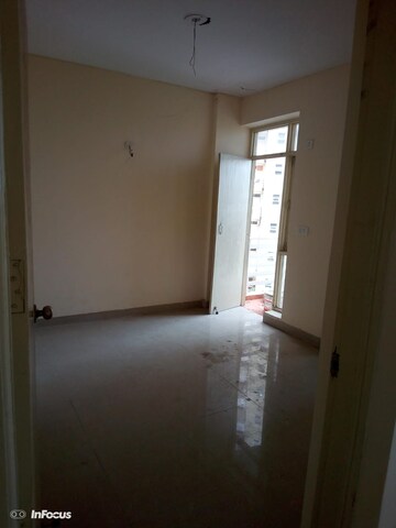 Room in 2.5 BHK Apartment at RAS Palm Residency, Sector 76 – for Sale