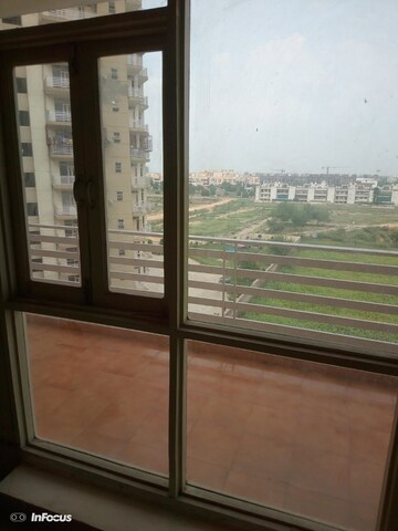 Room in 2.5 BHK Apartment at RAS Palm Residency, Sector 76 – for Sale