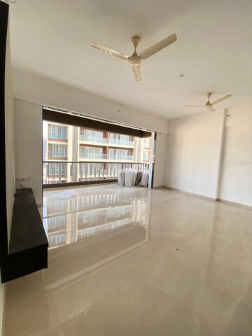 Room in 2 BHK Apartment at Platinum Life, Andheri West – for Rent