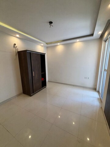 Room in 2.5 BHK Apartment at Prestige High Fields, Gachibowli – for Rent
