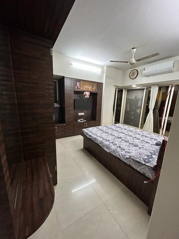 Bedroom in 2 BHK Apartment at Cosmopolis Tower, Andheri West – for Rent