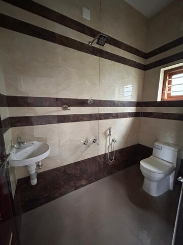 Bathroom in 4 BHK Villa at Moorkanikkara – for Sale