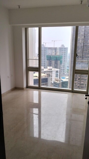 Room in 3 BHK Apartment at Lodha Parkside, Worli – for Rent