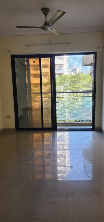 Room in 3 BHK Apartment at Kalpataru Amare, Andheri West – for Rent