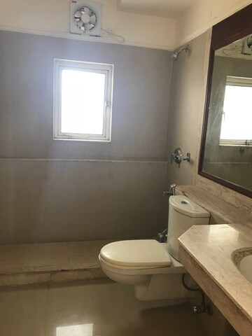 Attached Bathroom in 4 BHK Apartment at DLF The Icon, Dlf Phase V – for Rent