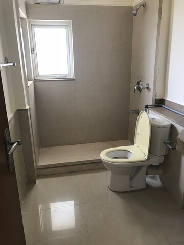 Attached Bathroom in 4 BHK Apartment at DLF The Icon, Dlf Phase V – for Rent