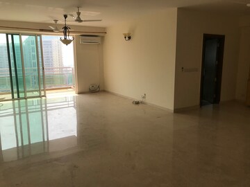 Room in 4 BHK Apartment at DLF The Icon, Dlf Phase V – for Rent