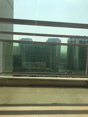Building Lobby in 4 BHK Apartment at DLF The Icon, Dlf Phase V – for Rent