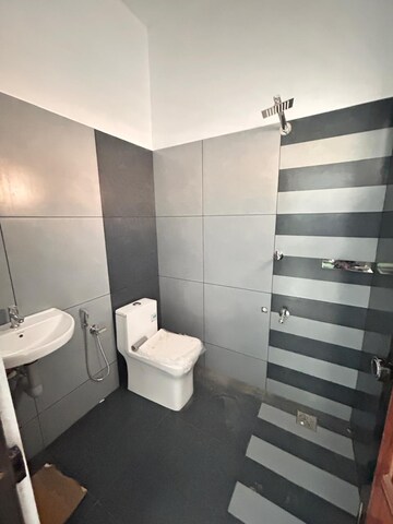 Bathroom in 3 BHK Villa at Pattikkad – for Sale