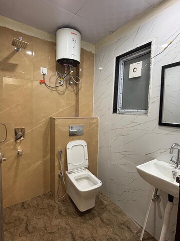 Bathroom in 1 RK Builder Floor at Queens Plaza, Sector 43 – for Rent
