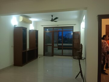 Room in 3 BHK Apartment at Vipul Greens, Sector 48 – for Rent
