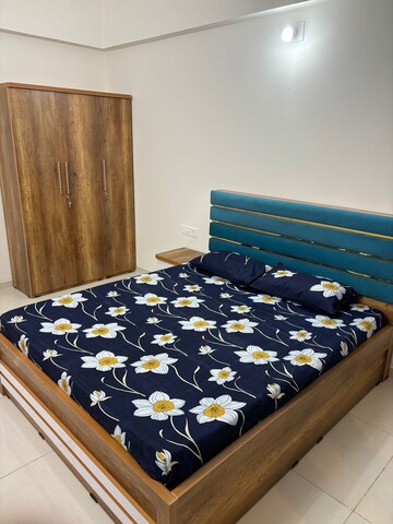 Master Bedroom in 3 BHK Apartment at Vaishnodevi Circle – for Rent