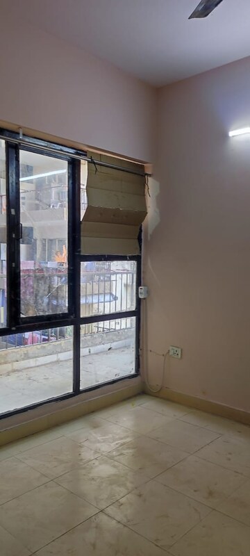 Room in 1 BHK Apartment at OP Floridaa, Sector 82 – for Rent