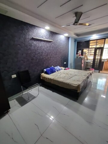 Bedroom in 2 BHK Apartment at DLF Pink Town House, Dlf City Phase 3 – for Rent