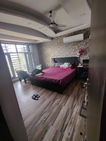 Bedroom in 2 BHK Apartment at DLF Pink Town House, Dlf City Phase 3 – for Rent