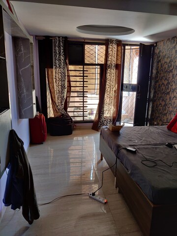Bedroom in 2 BHK Apartment at DLF Pink Town House, Dlf City Phase 3 – for Rent