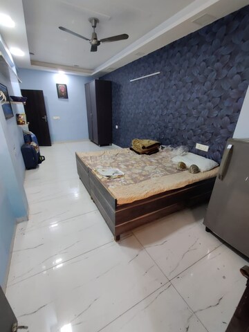 Bedroom in 2 BHK Apartment at DLF Pink Town House, Dlf City Phase 3 – for Rent