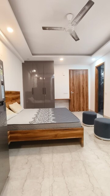 Living Room in 1 RK Builder Floor at Sector 43 – for Rent