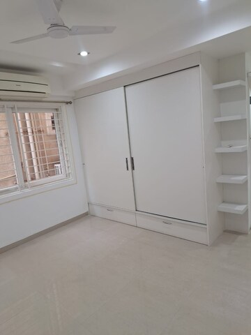 Room in 4 BHK Apartment at Niharika Signature, Gachibowli – for Rent