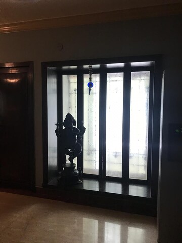 Room in 3 BHK Apartment at HDIL Metropolis Residences, Andheri West – for Rent