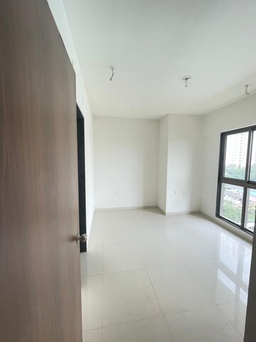 Room in 1 BHK Apartment at Runwal Eirene, Balkum Pada – for Rent
