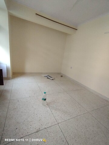 Room in 3 BHK Apartment at Dwarka Mor – for Rent