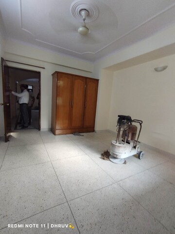 Parking in 3 BHK Apartment at Dwarka Mor – for Rent