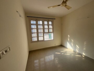 Room in 3 BHK Villa at Sector 49 – for Rent