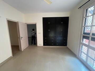 Room in 3 BHK Villa at Sector 49 – for Rent