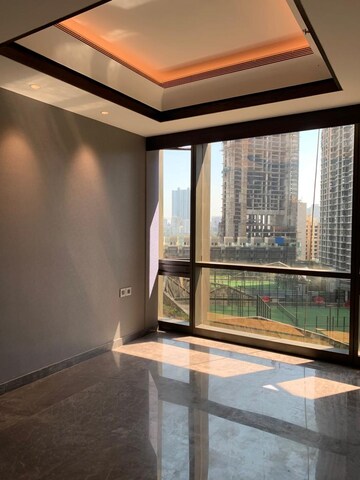 Room in 4 BHK Apartment at Lodha Trump Tower, Worli – for Rent
