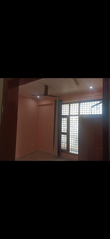 Room in 3 BHK Builder Floor at RWA Residential Society Sector 46, Sector 46 – for Rent