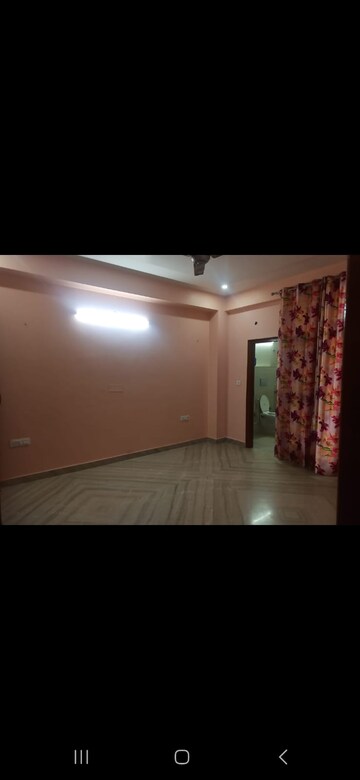 Room in 3 BHK Builder Floor at RWA Residential Society Sector 46, Sector 46 – for Rent