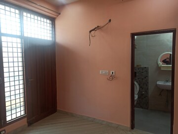Room in 3 BHK Builder Floor at RWA Residential Society Sector 46, Sector 46 – for Rent