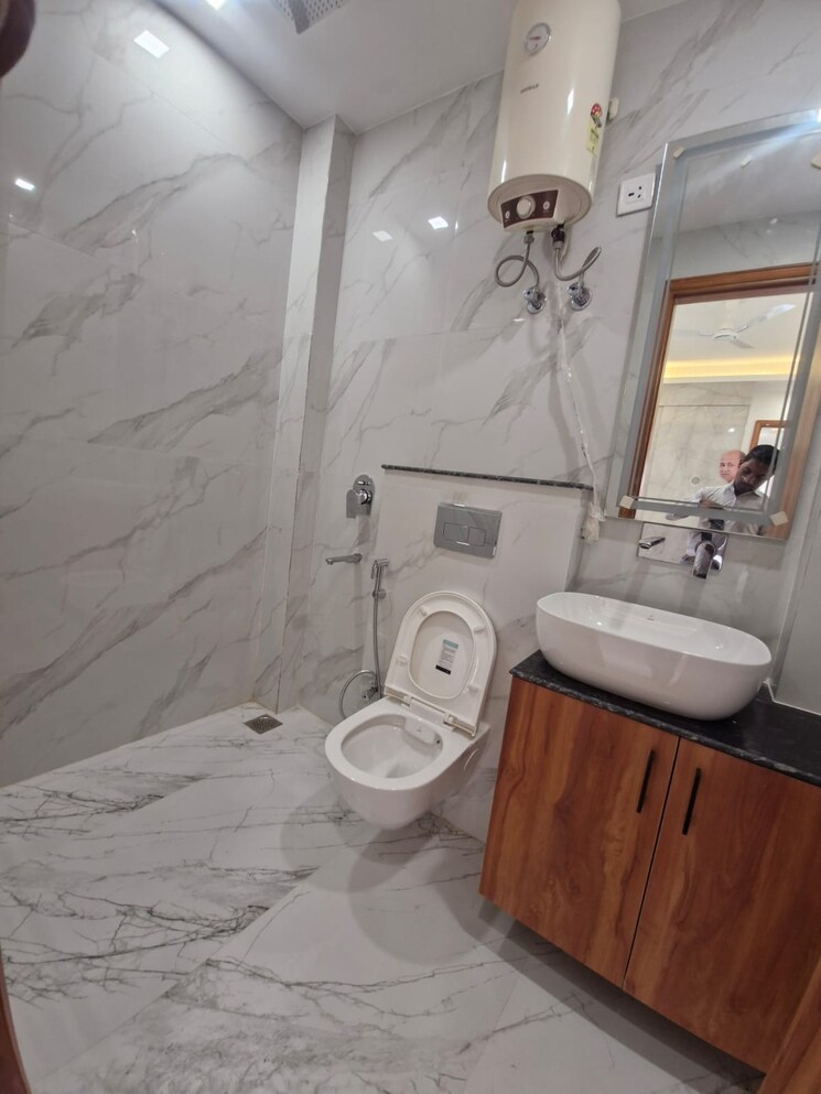 Bathroom, greater kailash ii 3 Bedroom 1500 Sq.Ft. Apartment In Greater Kailash ii Delhi 7957612