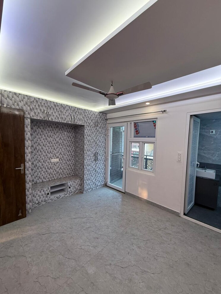 Room, sector 19 dwarka 3 Bedroom 150 Sq.Yd. Builder Floor In Sector 19 Dwarka Delhi 7957686