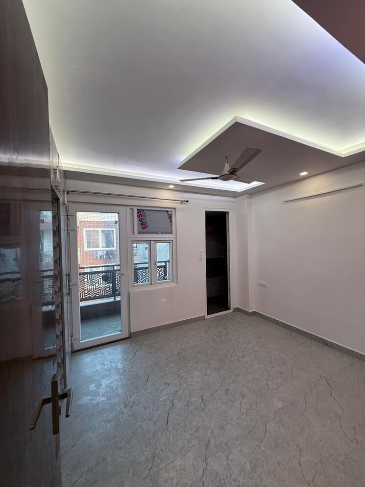 Room, sector 19 dwarka 3 Bedroom 150 Sq.Yd. Builder Floor In Sector 19 Dwarka Delhi 7957686