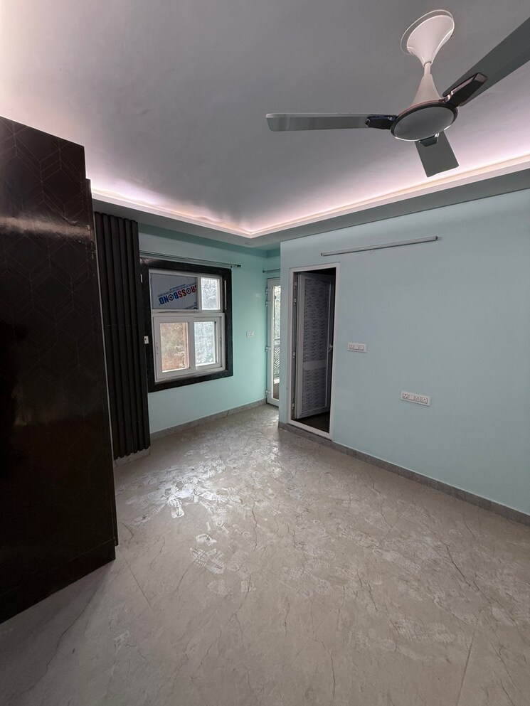 Room, sector 19 dwarka 3 Bedroom 150 Sq.Yd. Builder Floor In Sector 19 Dwarka Delhi 7957686