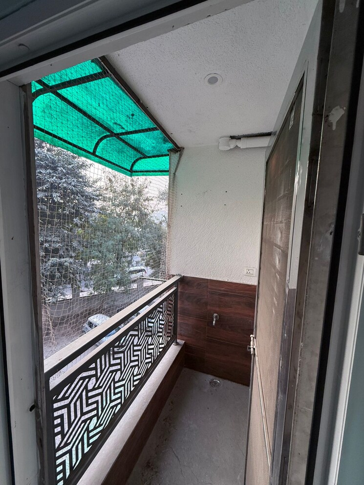 Balcony, sector 19 dwarka 3 Bedroom 150 Sq.Yd. Builder Floor In Sector 19 Dwarka Delhi 7957686