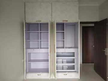 Room in 2 BHK Apartment at K Raheja Raheja Residency, Malad East – for Rent