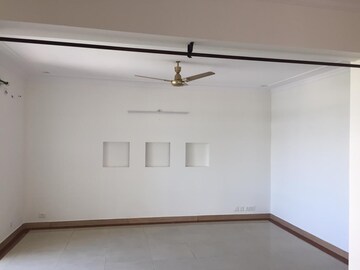 Room in 3 BHK Apartment at Vip Road – for Rent
