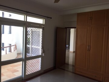 Room in 3 BHK Apartment at Vip Road – for Rent