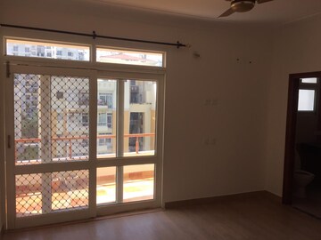 Room in 3 BHK Apartment at Vip Road – for Rent