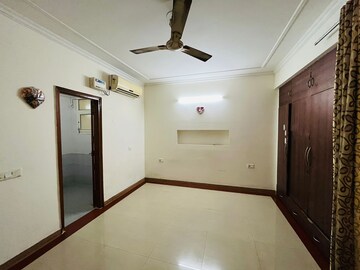 Room in 3 BHK Apartment at Vip Road – for Rent