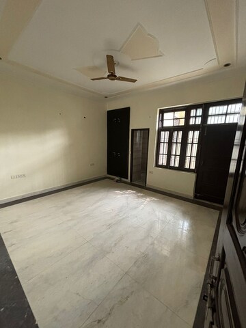 Room in 2 BHK Apartment at Ninex RMG Residency, Sector 37c – for Rent