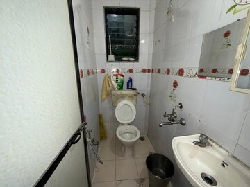 Bathroom in 1 BHK Apartment at Seawoods – for Rent